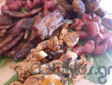 Η συνταγή της ημέρας: Ποικιλία κρεάτων παρεΐστικη